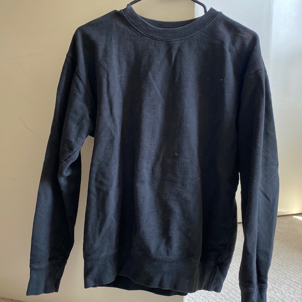 Plain Black pullover sweatshirt